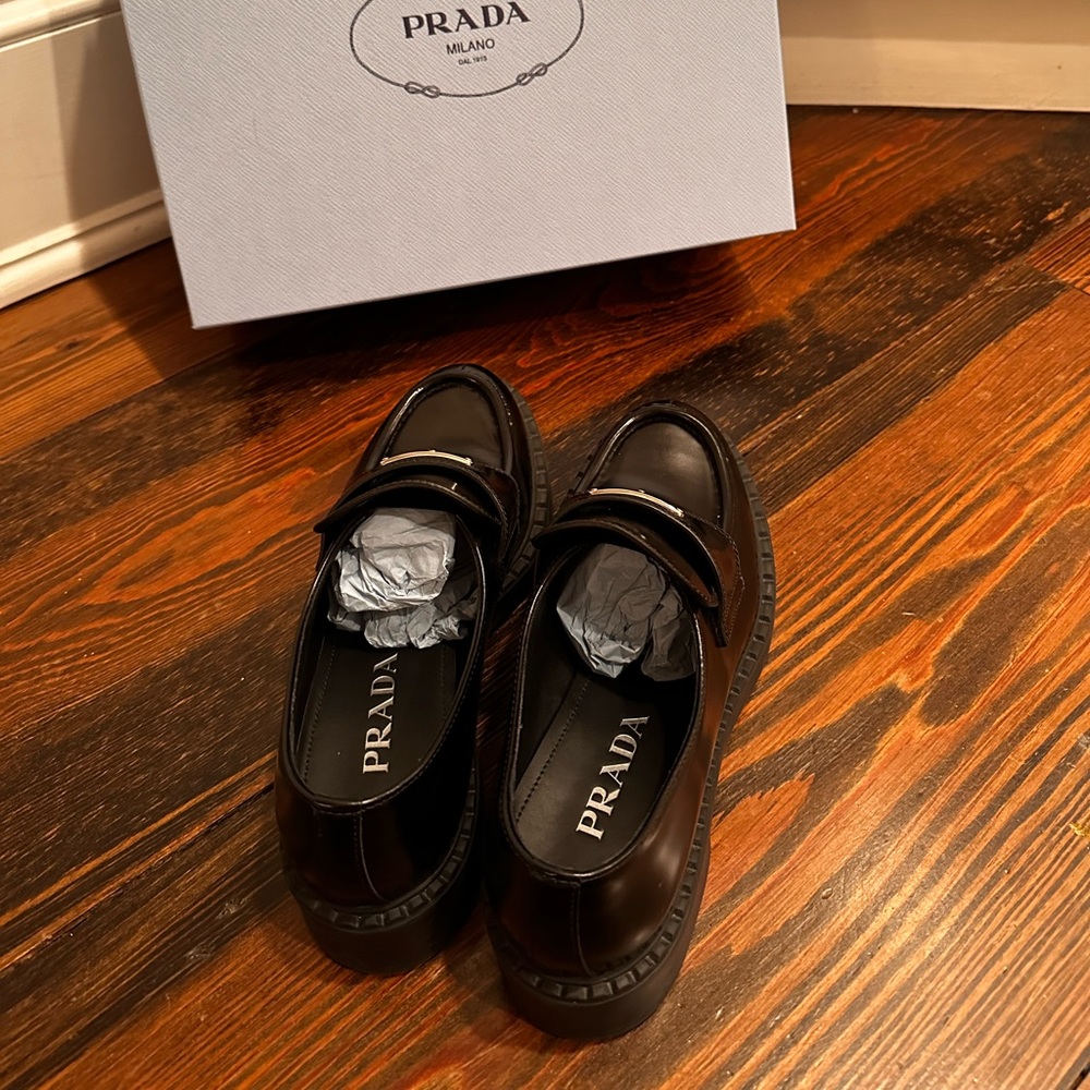 Prada Loafers like new size 37.5 - Picture 7 of 7